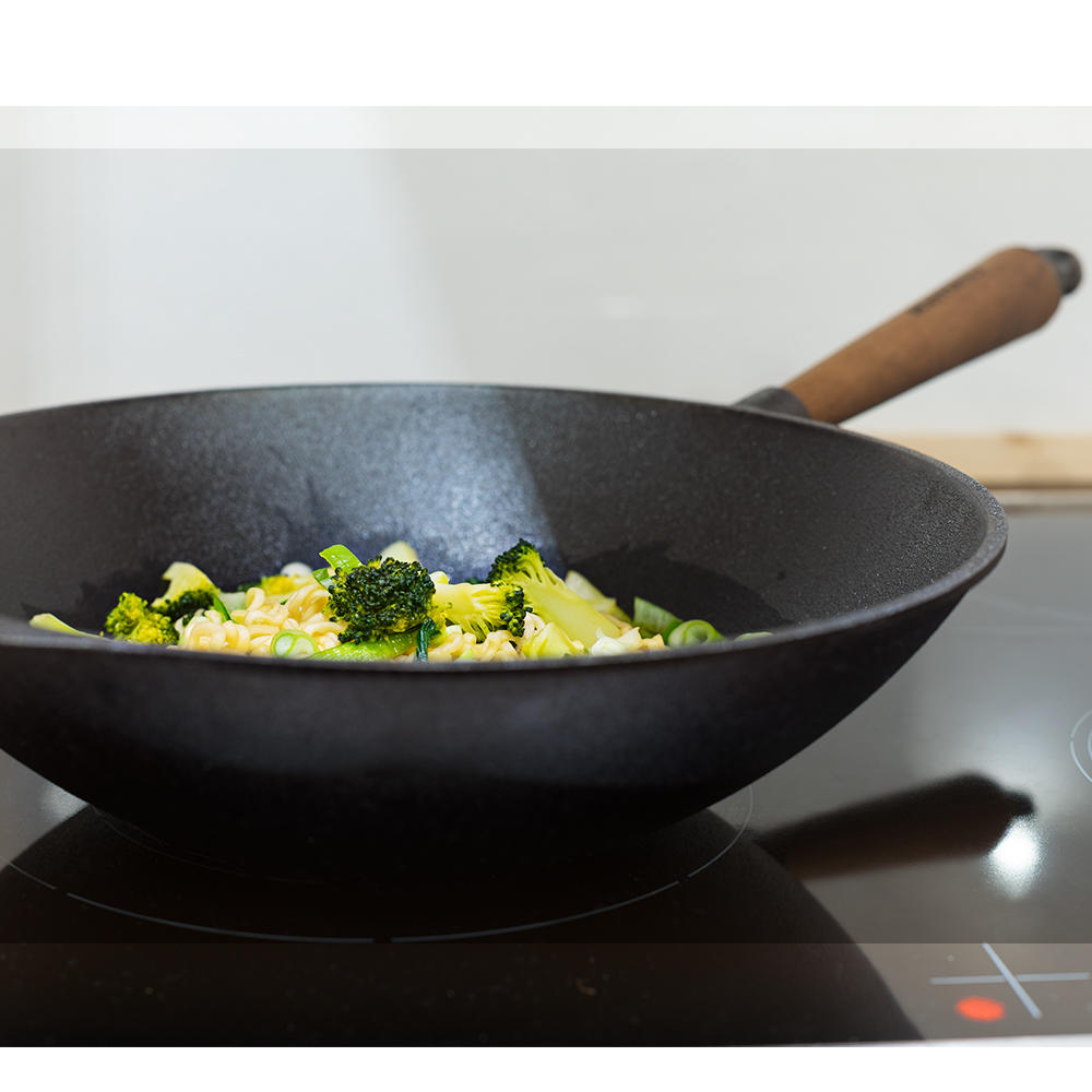 Wok Skeppshult, manche en noyer