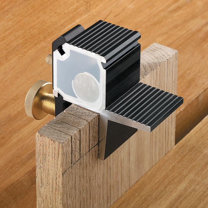 Veritas® Right-Angle Saw Guide
