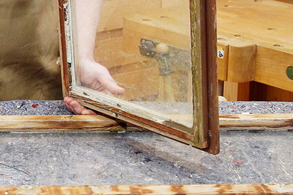 02_Altes-Fenster-mit-defekter-Kittfase-min