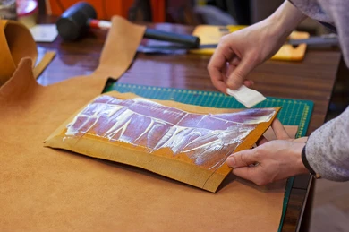 process-gluing-details-leather-products-260nw-1452452747