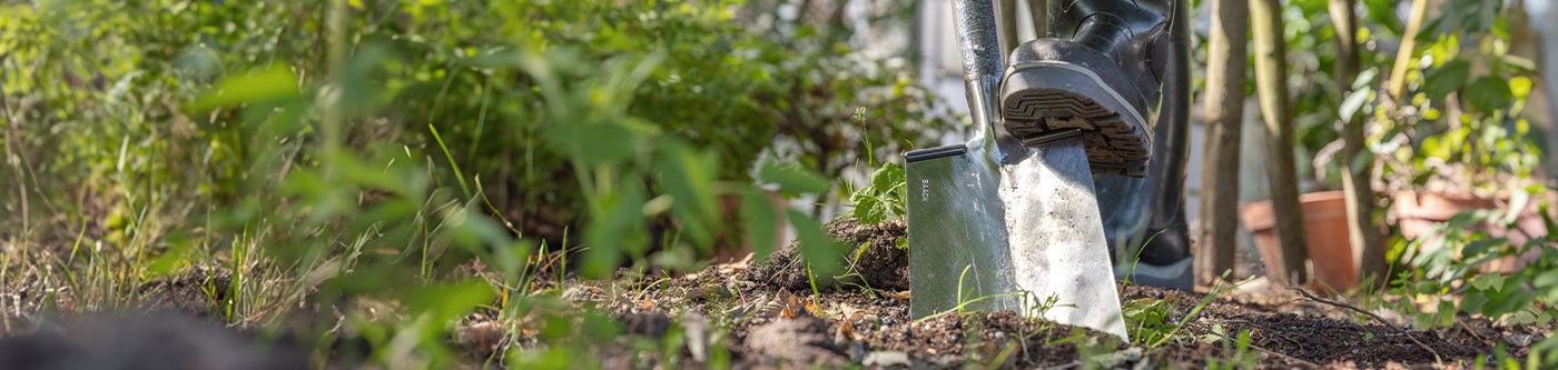 Header_DICTUM_Garten_Bodenbearbeitung_1400x333