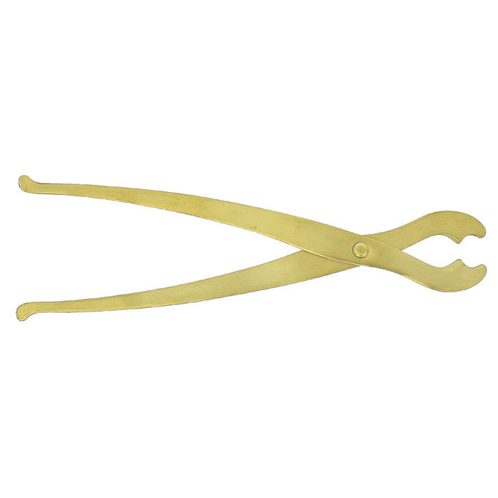 Collana con ciondolo a forma di forbice in bronzo: design Collana con ciondolo a forma di forbice in bronzo: design