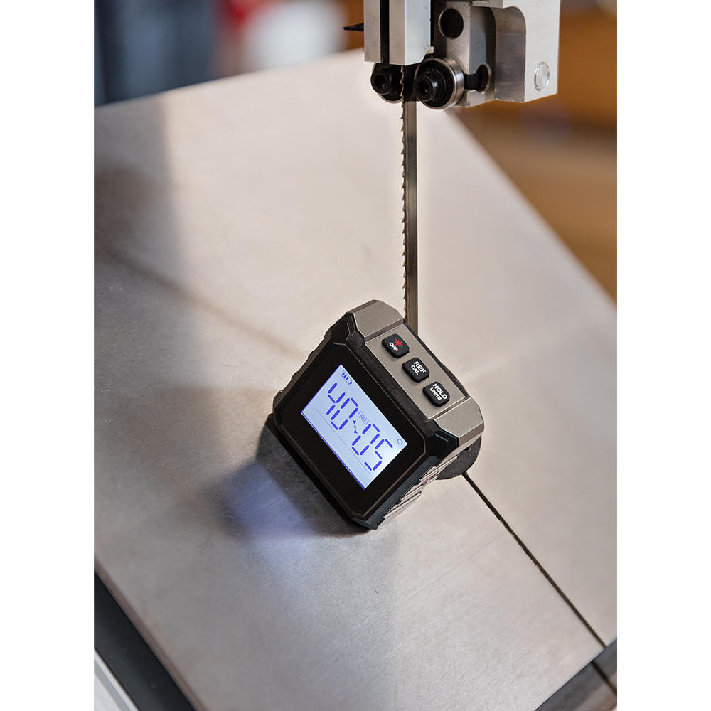 Livella digitale con punto laser