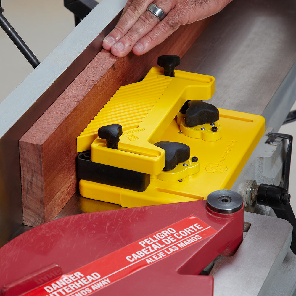 Magswitch® Vertical Featherboard with Mounting Bracket and Riser Magswitch® Vertical Featherboard with Mounting Bracket and Riser