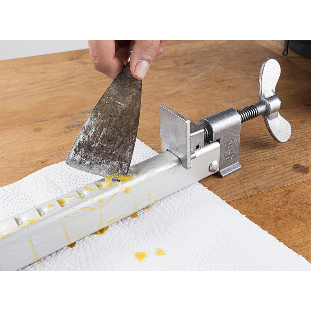 BATES® Release Agent for Cold Gluing Applications up to 38 °C, 1 L