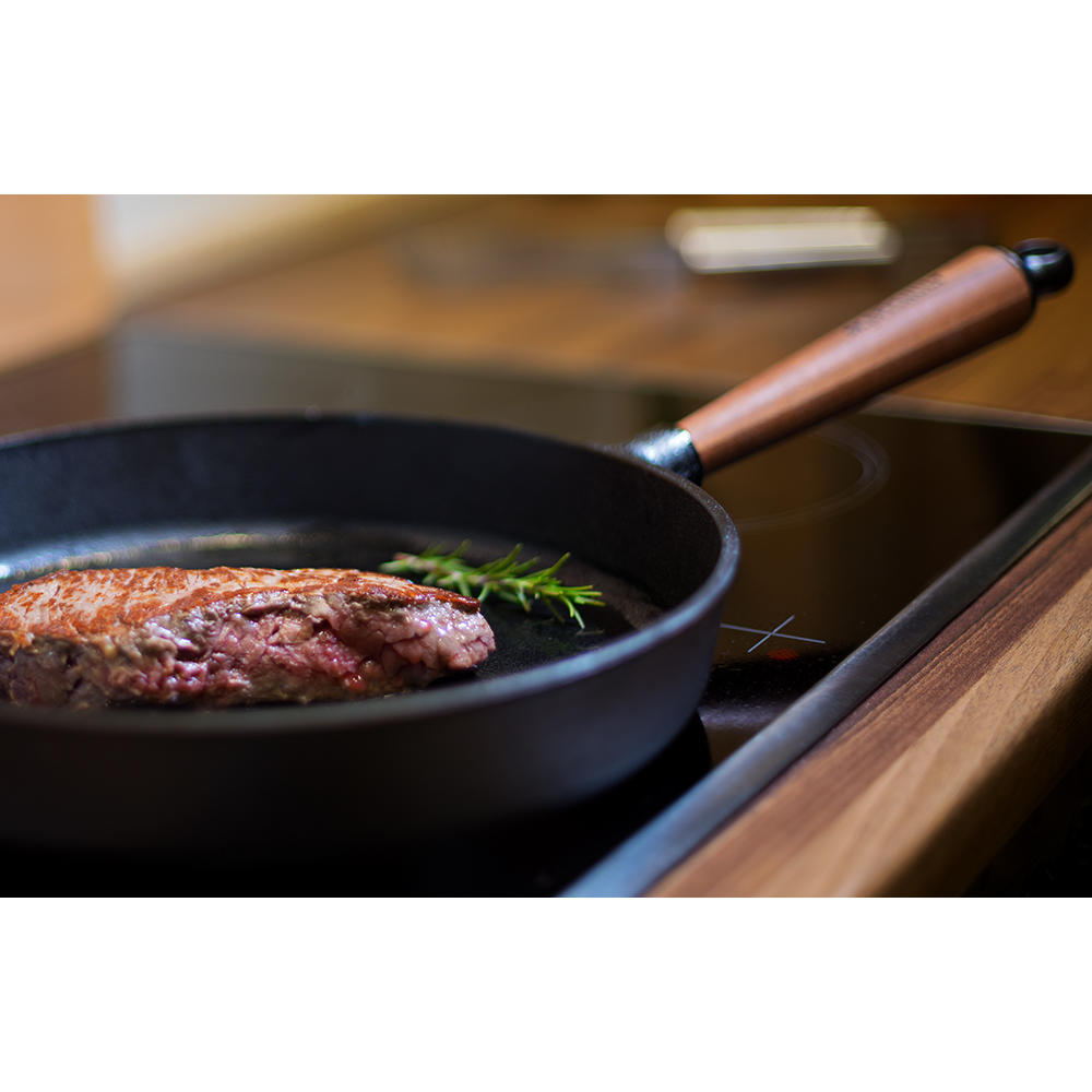 Skeppshult Deep Pan, Walnut Handle