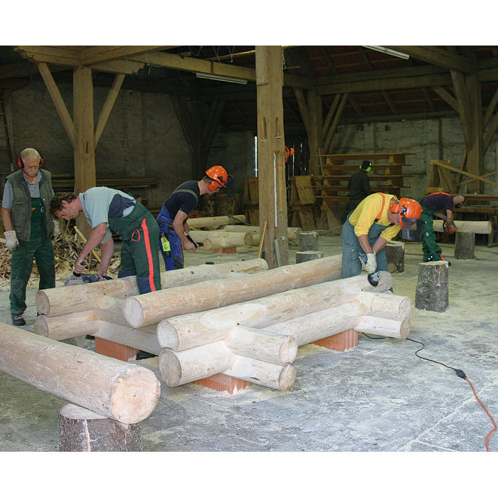 Building a Log Cabin - Round Log Building