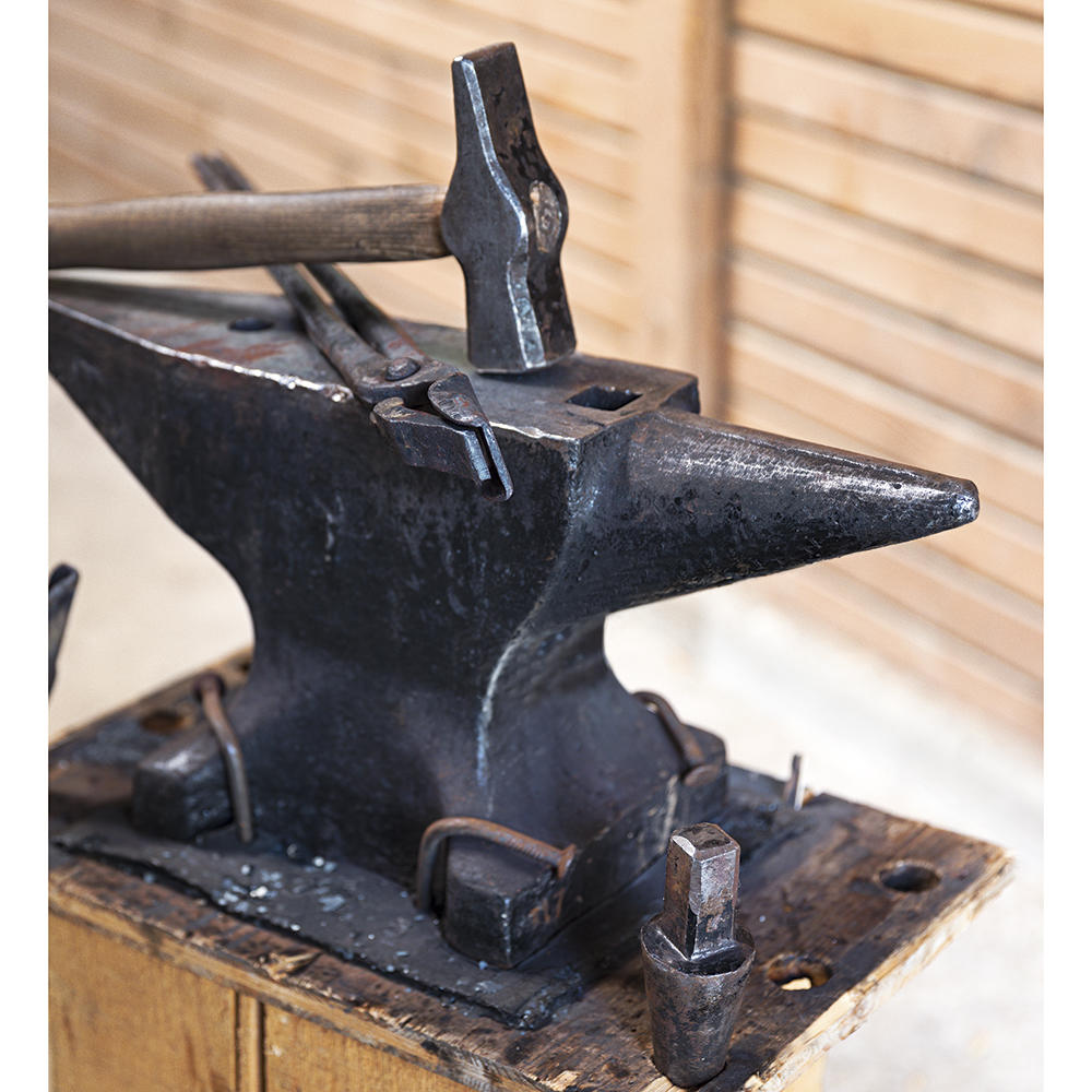 Forging Anvil with Two Horns, Southern German Style, with Clipping Horn, 35 kg