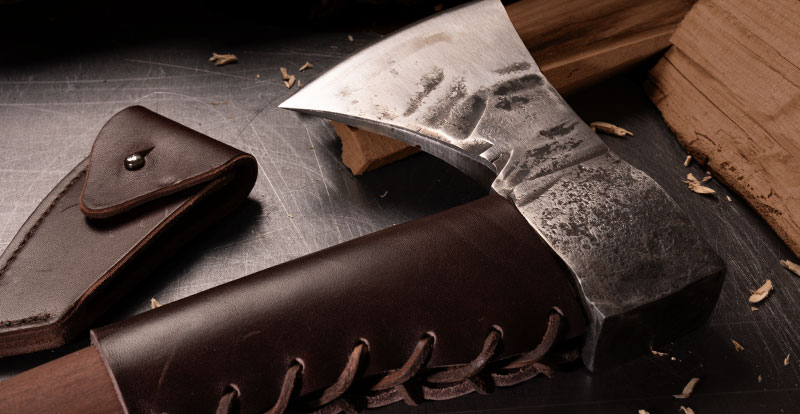 Fox - Hache Yankee - Acier au carbone C45 et hickory - FX-700 - Hachette Fox - Hache Yankee - Acier au carbone C45 et hickory - FX-700 - Hachette